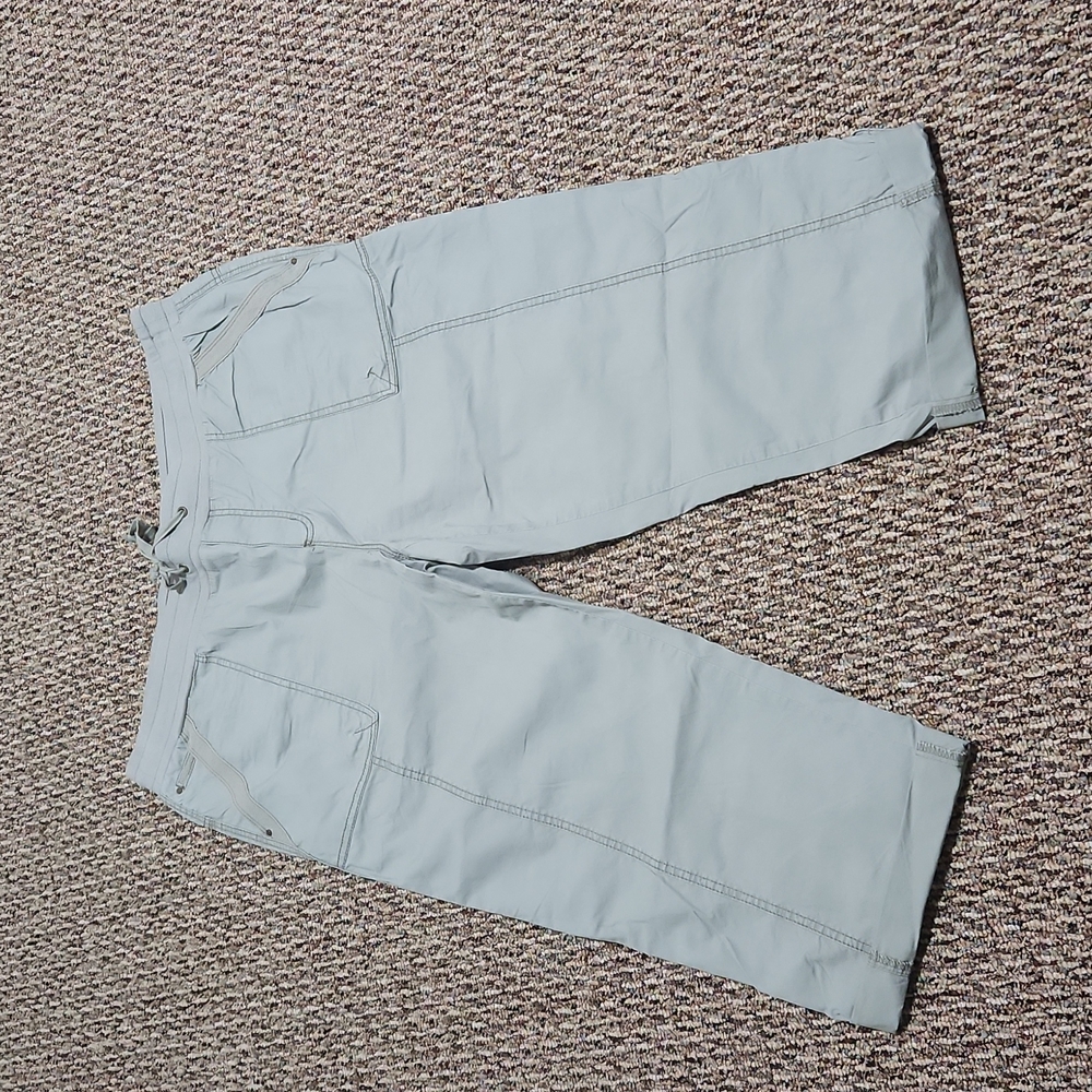 Khaki's & Company capris plus size